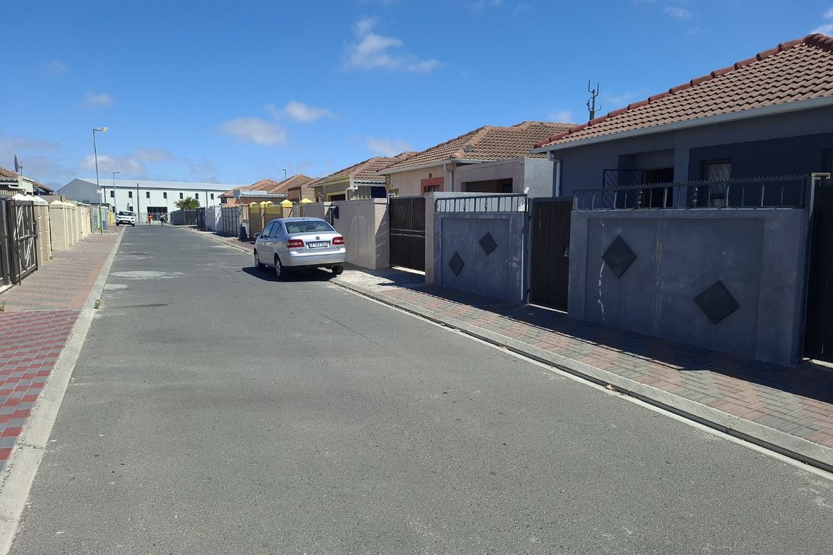 Family home for sale in Symphony Village, Delft. - Photo 2