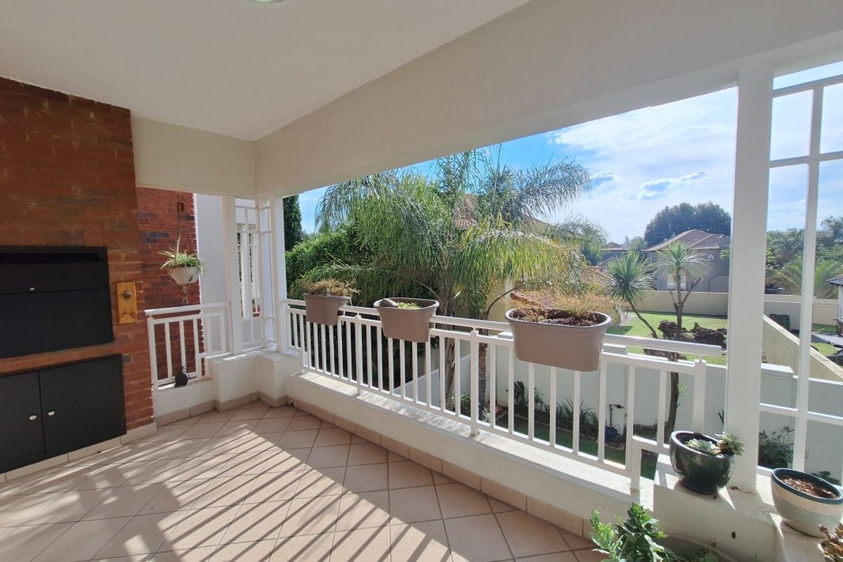 Immaculate Modern Apartment in Thorn Valley Estate, Greenstone Hill - Photo 2