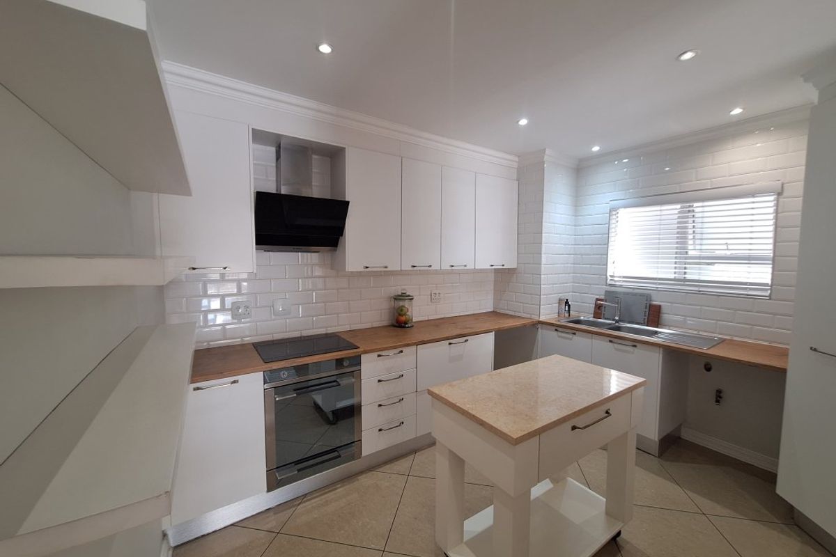 Immaculate Modern Apartment in Thorn Valley Estate, Greenstone Hill - Photo 3