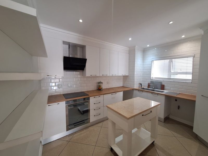 Immaculate Modern Apartment in Thorn Valley Estate, Greenstone Hill - Photo 3