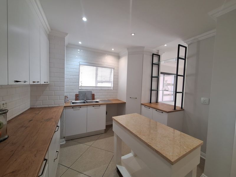 Immaculate Modern Apartment in Thorn Valley Estate, Greenstone Hill - Photo 4