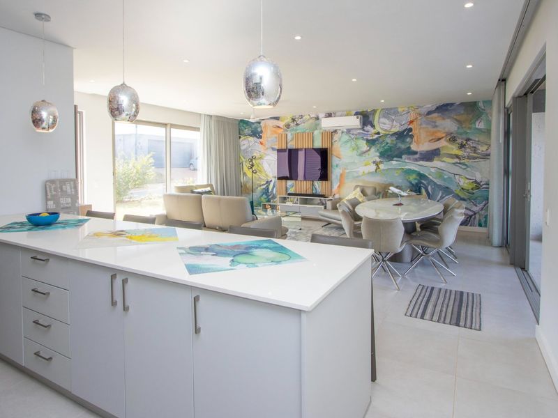 Salta, Sibaya - Outstanding, single level home - no expense has been spared with the finishes and decor for this immaculate home - not a cent to spend - Photo 9