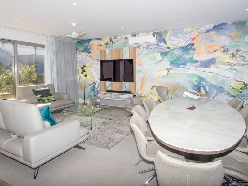 Salta, Sibaya - Outstanding, single level home - no expense has been spared with the finishes and decor for this immaculate home - not a cent to spend - Photo 8