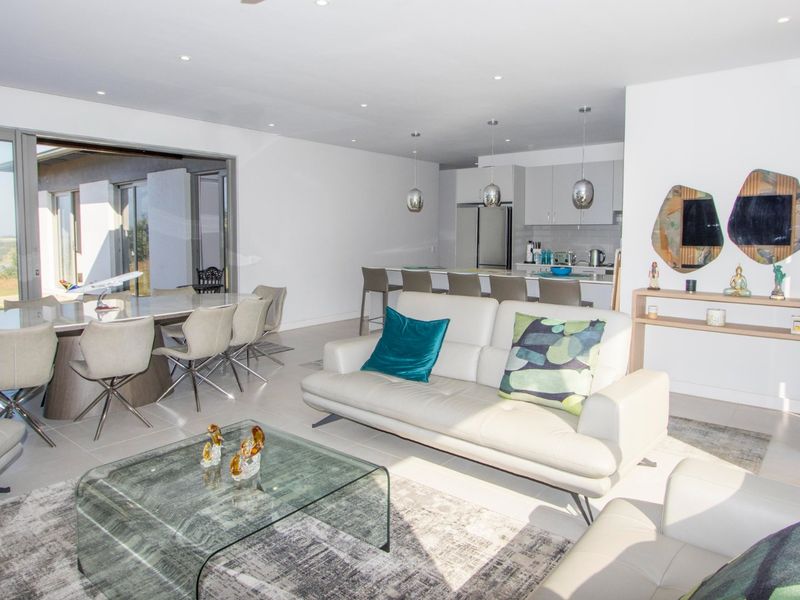 Salta, Sibaya - Outstanding, single level home - no expense has been spared with the finishes and decor for this immaculate home - not a cent to spend - Photo 7