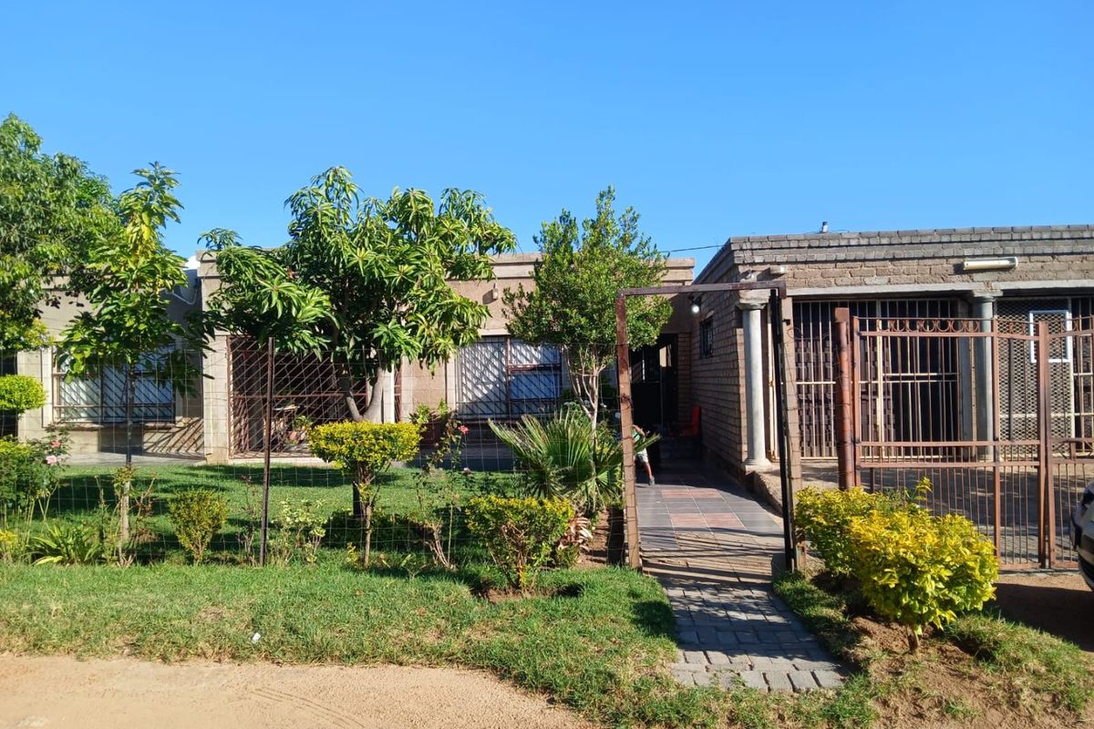 THIS HOUSE NEED TO BE PLASTERED INSIDE AND MOVE IN - Photo 3