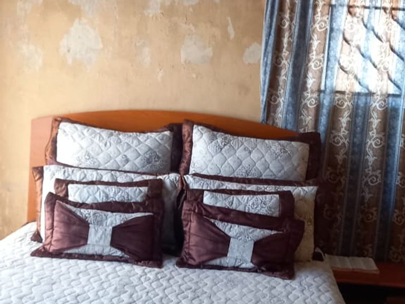 THIS HOUSE NEED TO BE PLASTERED INSIDE AND MOVE IN - Photo 10