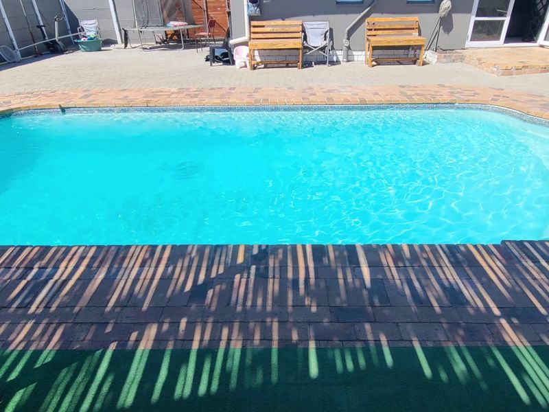 Entertainers Dream with a Huge Pool - Photo 2