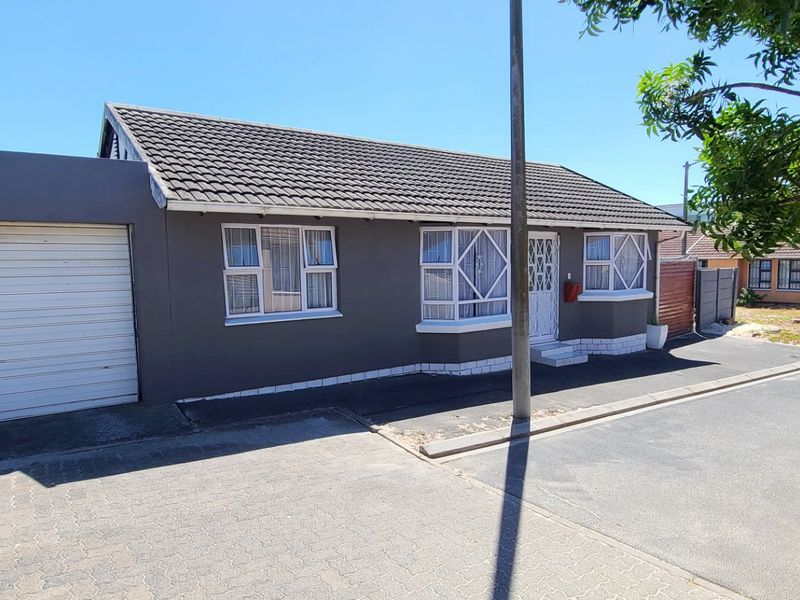 Entertainers Dream with a Huge Pool - Photo 9