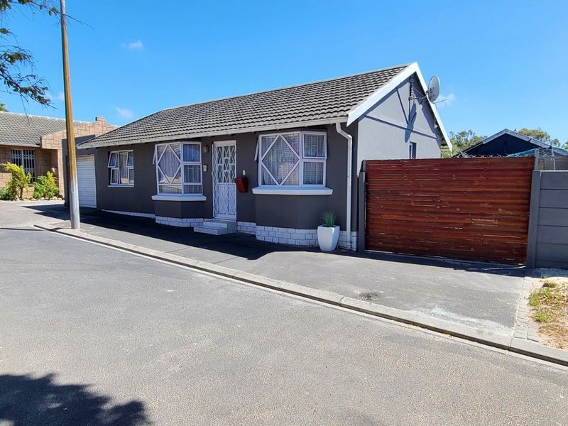 Entertainers Dream with a Huge Pool - Photo 10