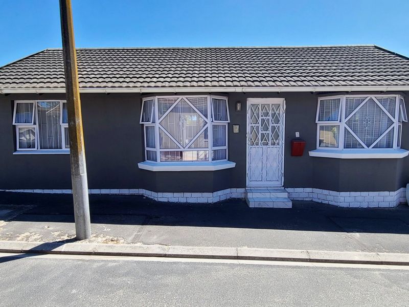 Entertainers Dream with a Huge Pool - Photo 8