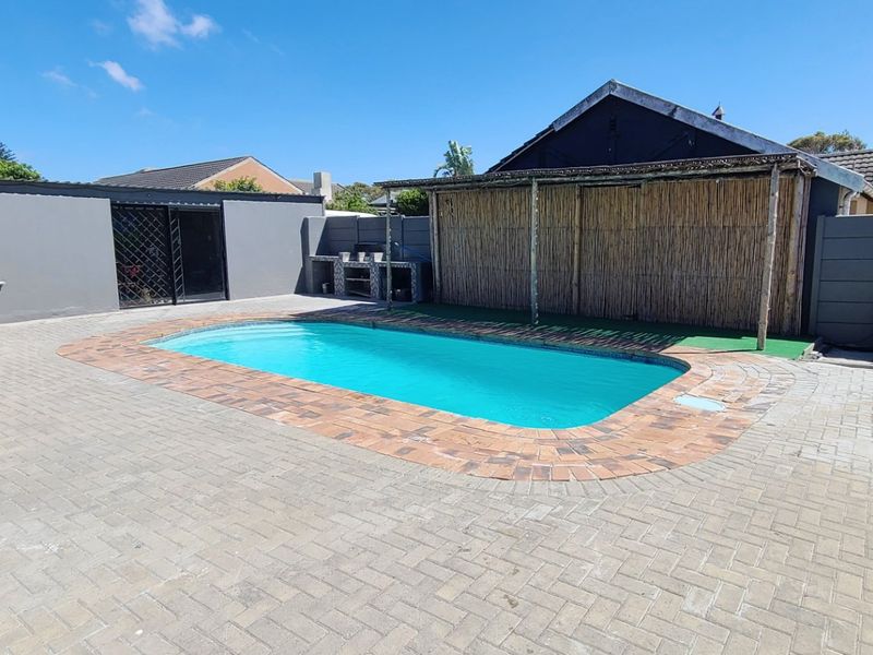 Entertainers Dream with a Huge Pool - Photo 6