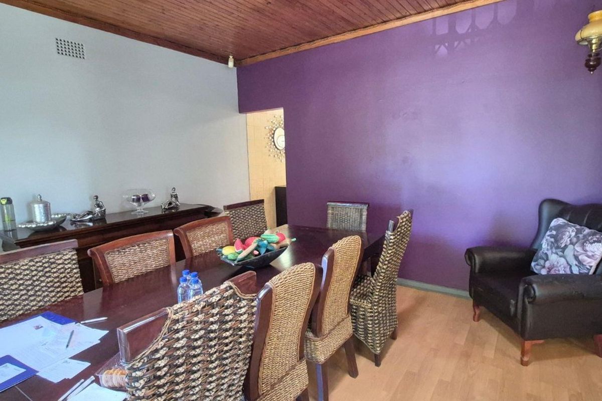 3-Bedroom Family Home with Cottage & Entertainment Spaces! - Photo 3