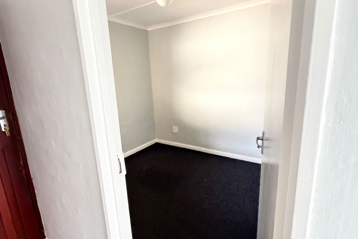 Affordable 2-Bedroom Apartment – Ideal for First-Time Buyers & Investors - Photo 2