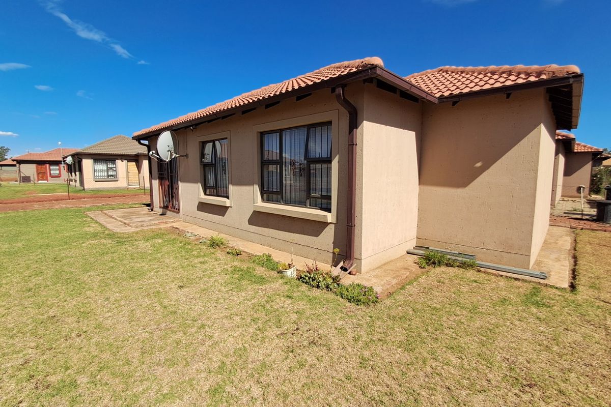 3 Bedroom townhouse for sale in Ellaton. - Photo 5