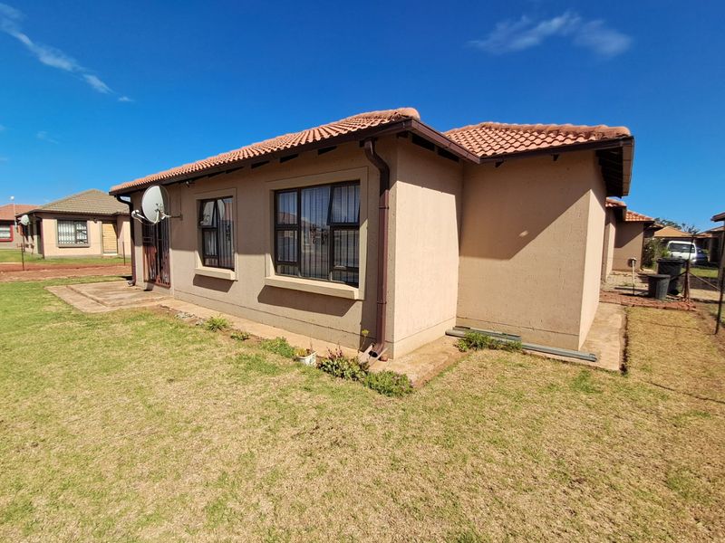 3 Bedroom townhouse for sale in Ellaton. - Photo 3