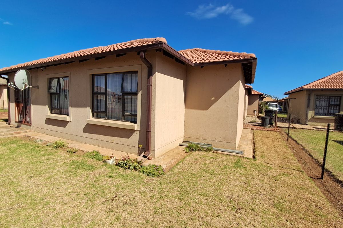 3 Bedroom townhouse for sale in Ellaton. - Photo 4