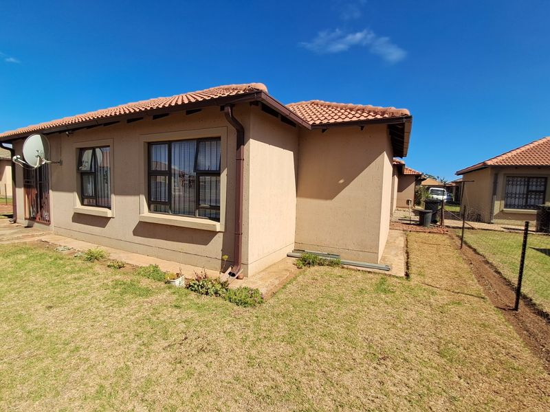 3 Bedroom townhouse for sale in Ellaton. - Photo 4