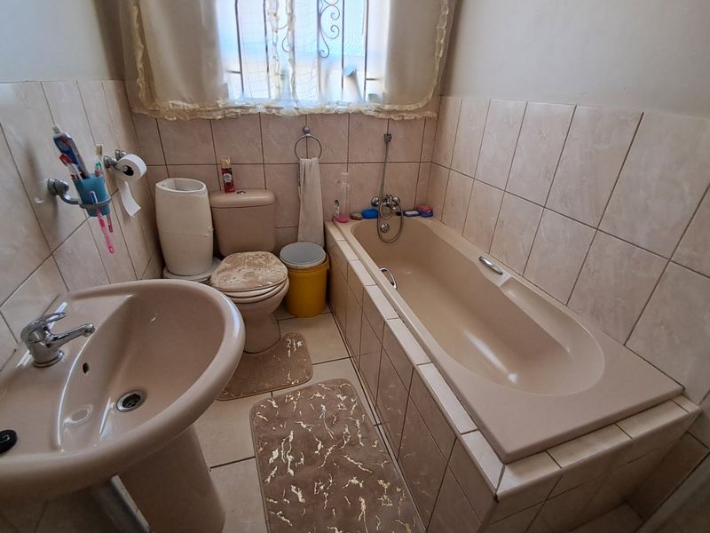 3 Bedroom townhouse for sale in Ellaton. - Photo 9