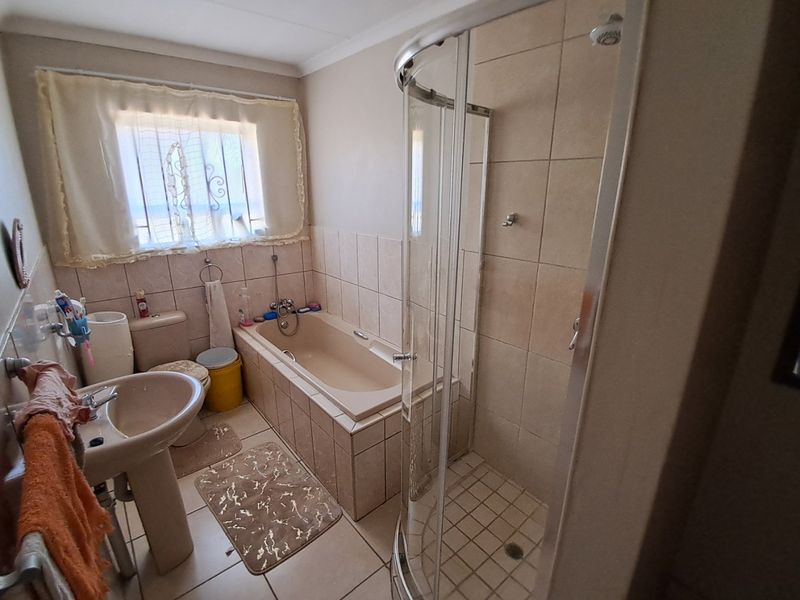 3 Bedroom townhouse for sale in Ellaton. - Photo 10