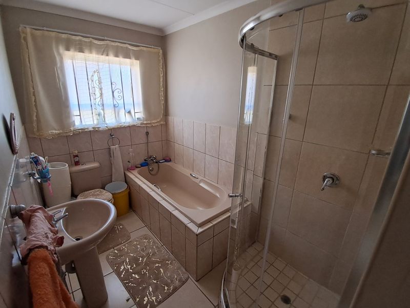 3 Bedroom townhouse for sale in Ellaton. - Photo 7