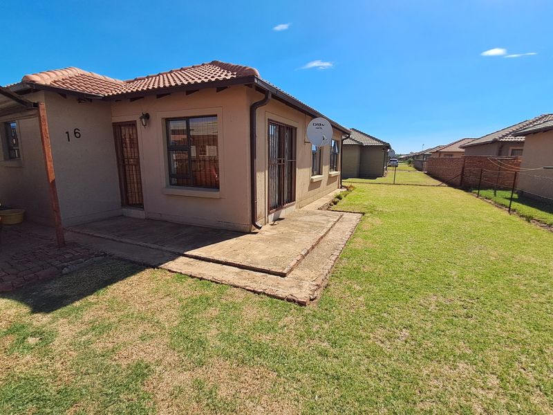 3 Bedroom townhouse for sale in Ellaton. - Photo 6