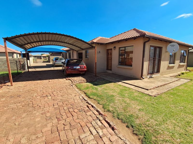 3 Bedroom townhouse for sale in Ellaton. - Photo 1