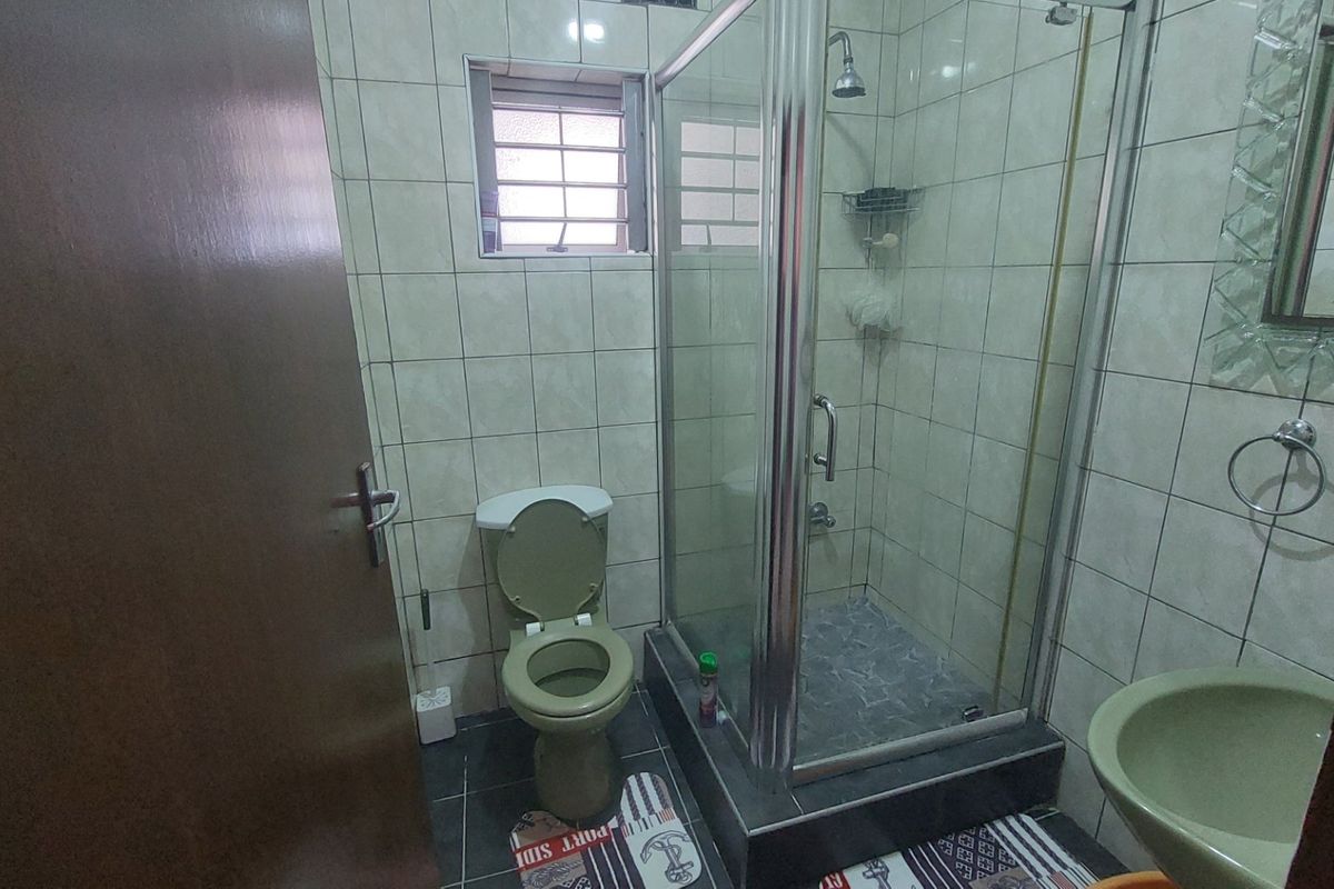 Beautiful spacious home with rental income for sale in Bayview Chatsworth - Photo 4