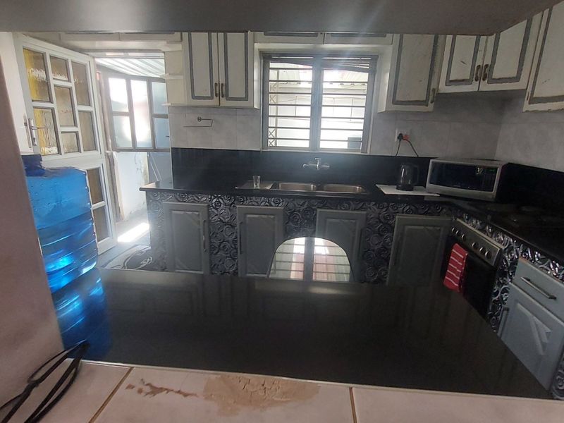 Beautiful spacious home with rental income for sale in Bayview Chatsworth - Photo 2