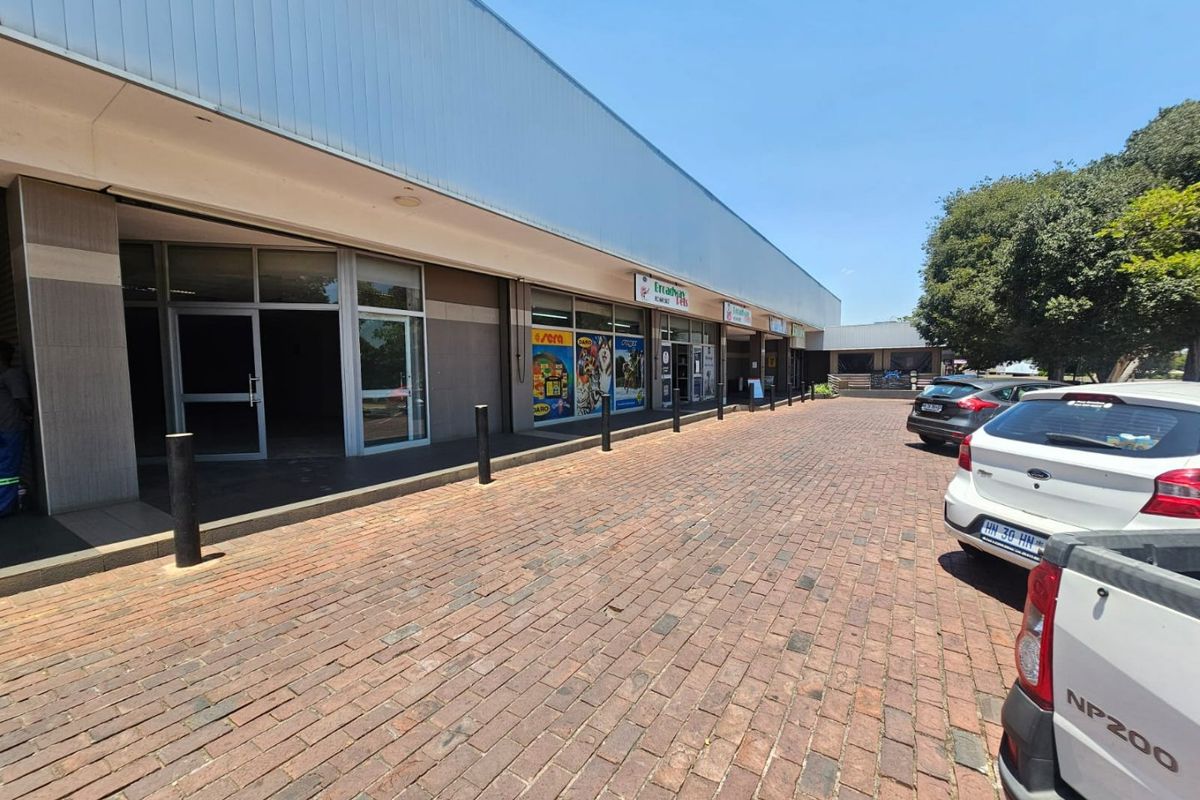 A Lovely retail store for rent in Valhalla  - Photo 3