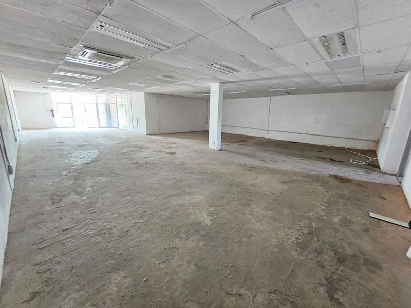 A Lovely retail store for rent in Valhalla  - Photo 8