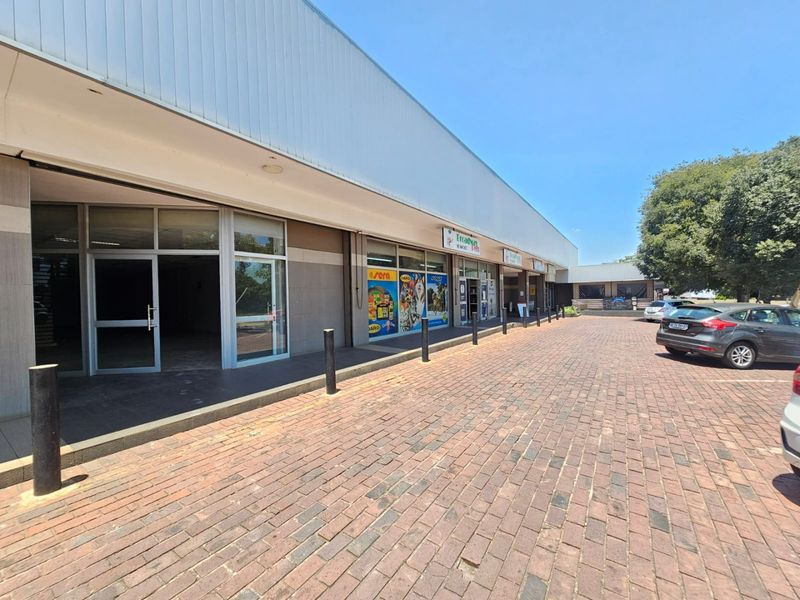 A Lovely retail store for rent in Valhalla  - Photo 2