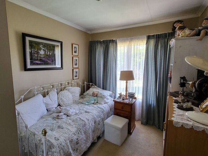 Lovely 2 Bedroom Townhouse with large garden in Rooihuiskraal North - Photo 10