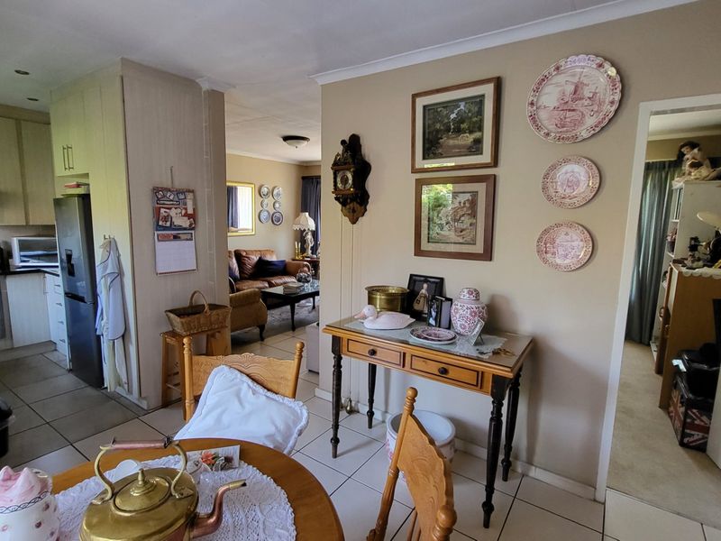 Lovely 2 Bedroom Townhouse with large garden in Rooihuiskraal North - Photo 9
