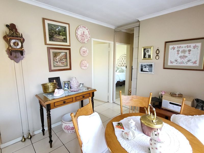 Lovely 2 Bedroom Townhouse with large garden in Rooihuiskraal North - Photo 8