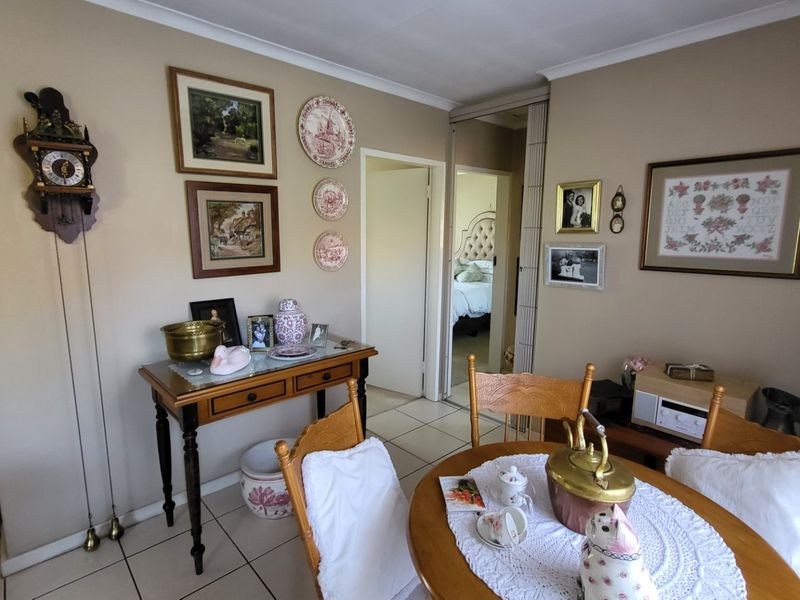 Lovely 2 Bedroom Townhouse with large garden in Rooihuiskraal North - Photo 7