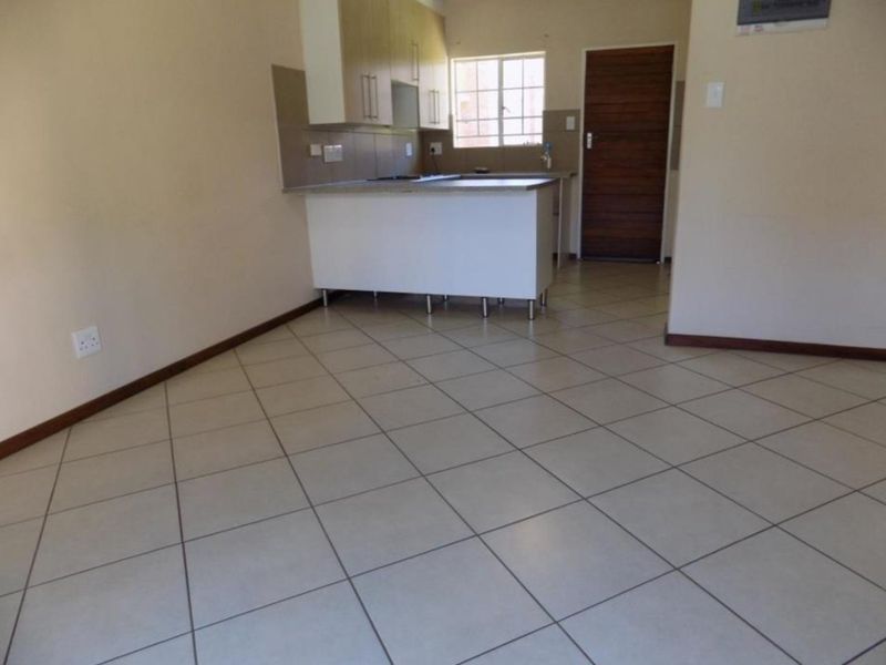 2 Bedroom 1 bathroom apartment for sale - Photo 4