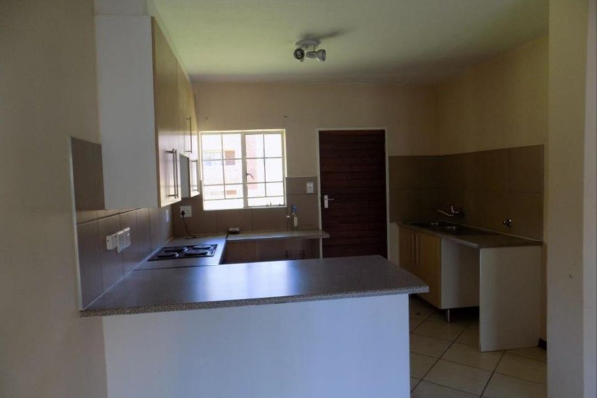 2 Bedroom 1 bathroom apartment for sale - Photo 2
