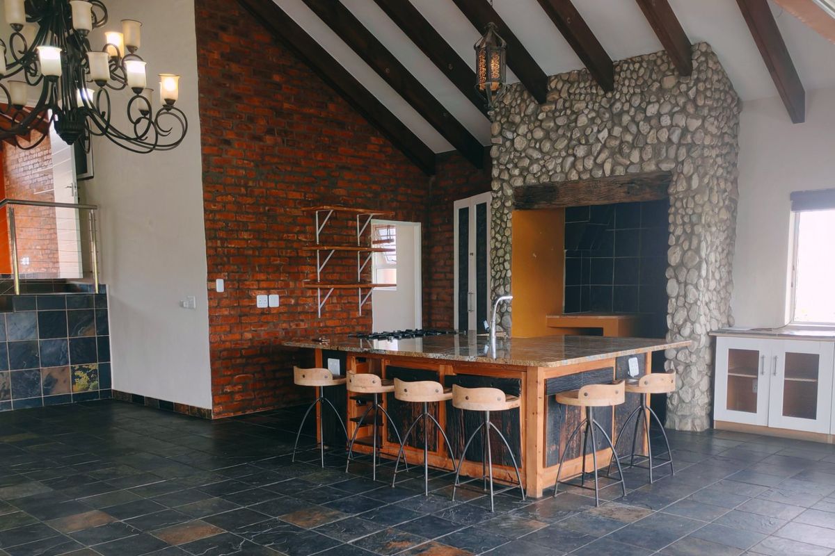 Spacious, comfortable family home, combined with luxury living. - Photo 3