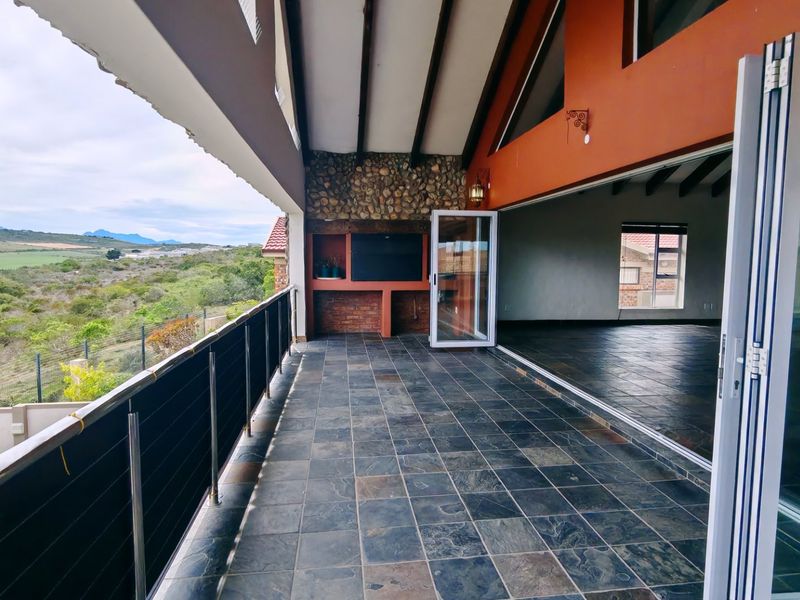 Spacious, comfortable family home, combined with luxury living. - Photo 10