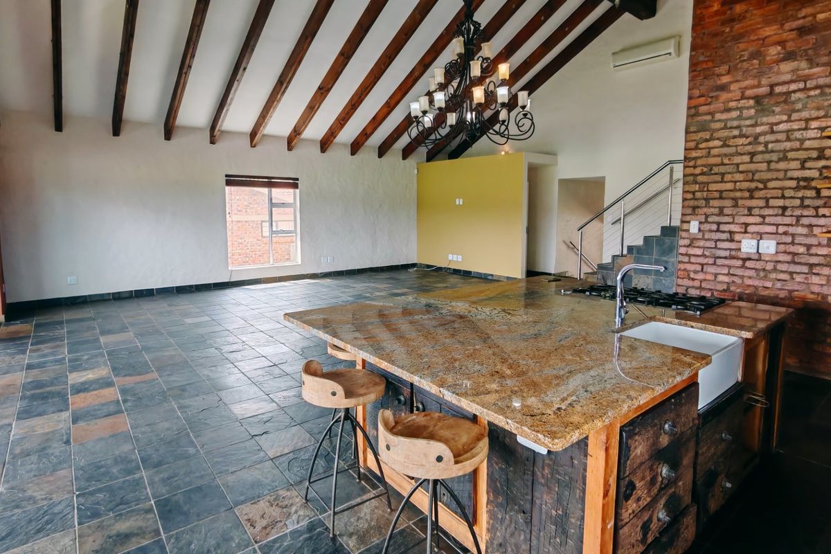 Spacious, comfortable family home, combined with luxury living. - Photo 5