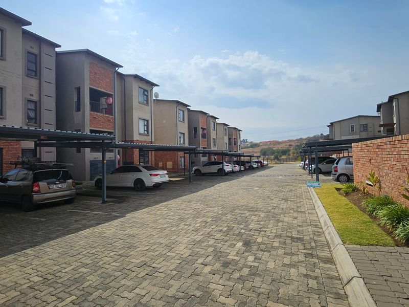 Low maintenance 2-bedroom upstairs unit Ideal for first-time buyers. - Photo 10