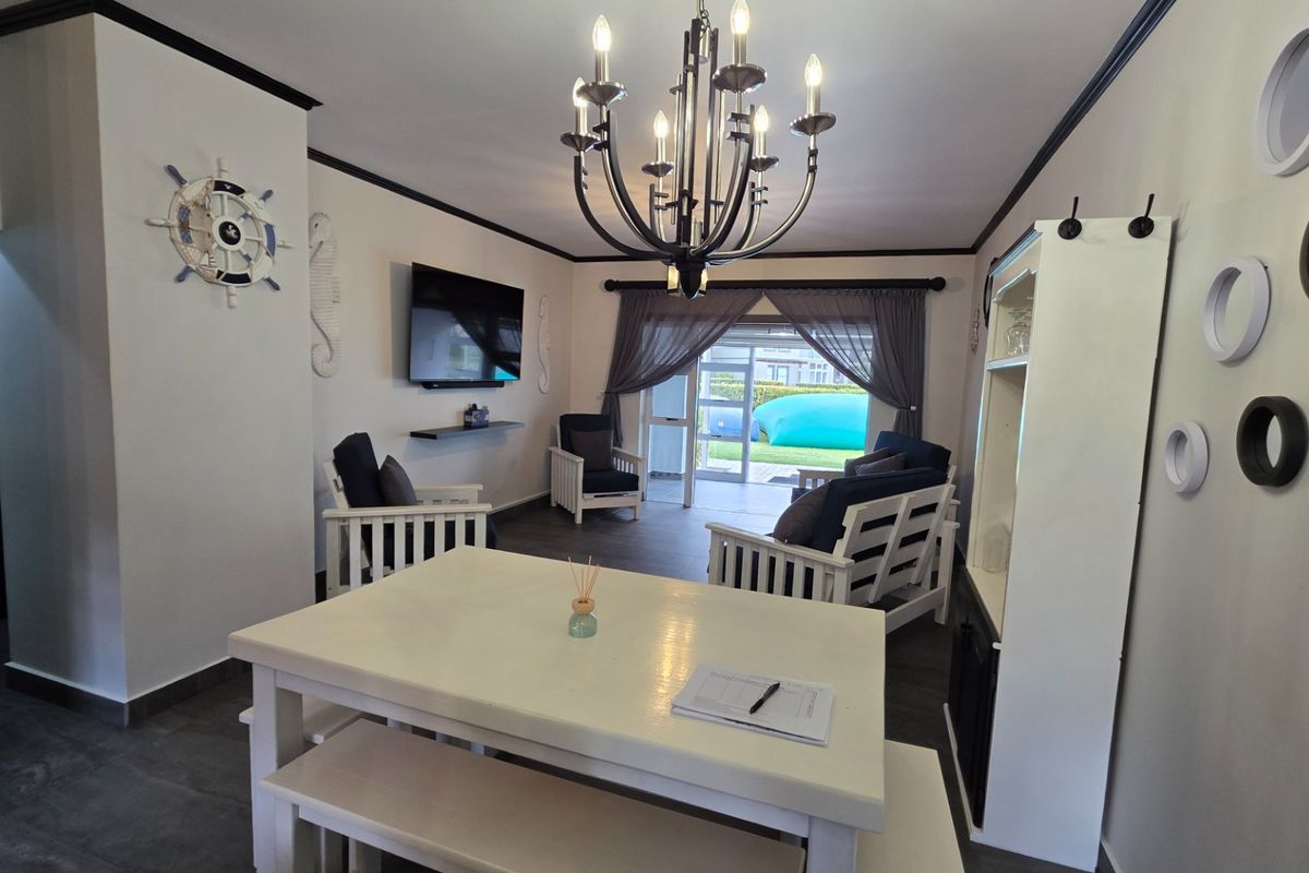 Beautifully Upgraded... Perfect Holiday Investment... Close to The Beach !!! - Photo 3