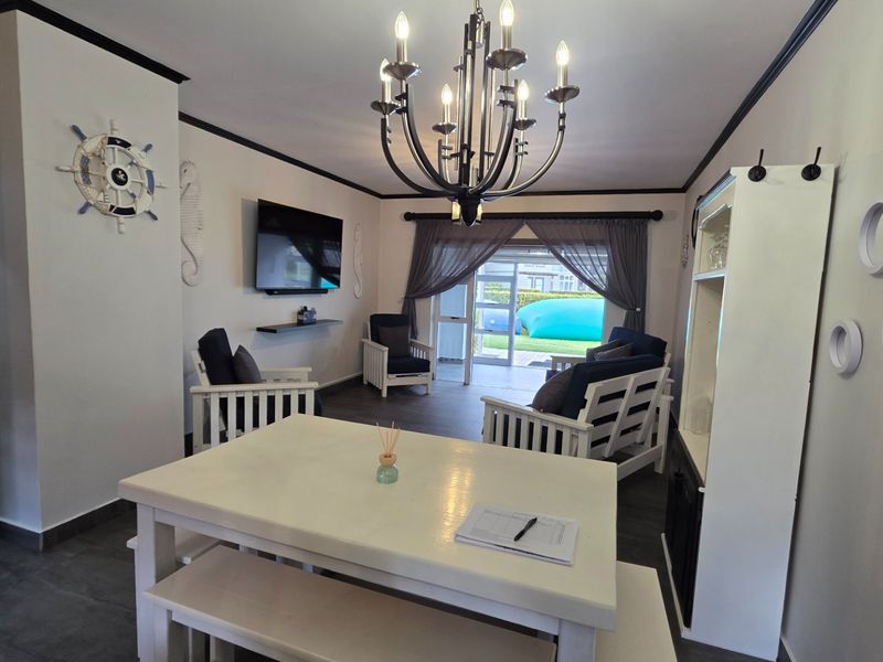 Beautifully Upgraded... Perfect Holiday Investment... Close to The Beach !!! - Photo 3