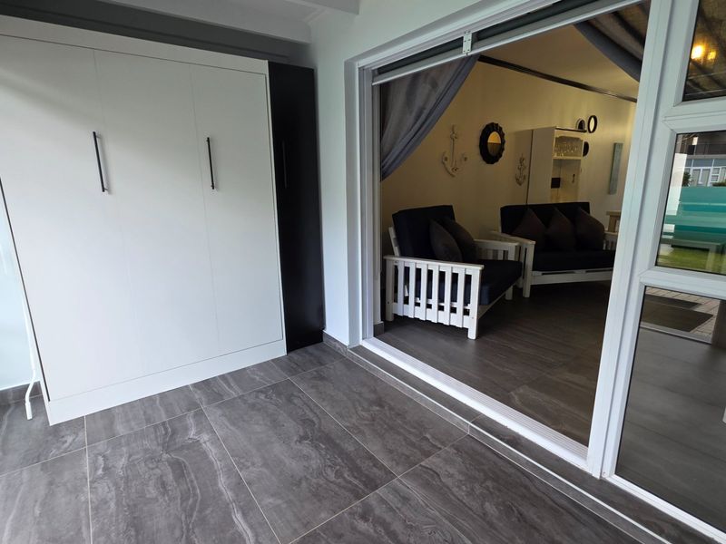 Beautifully Upgraded... Perfect Holiday Investment... Close to The Beach !!! - Photo 5