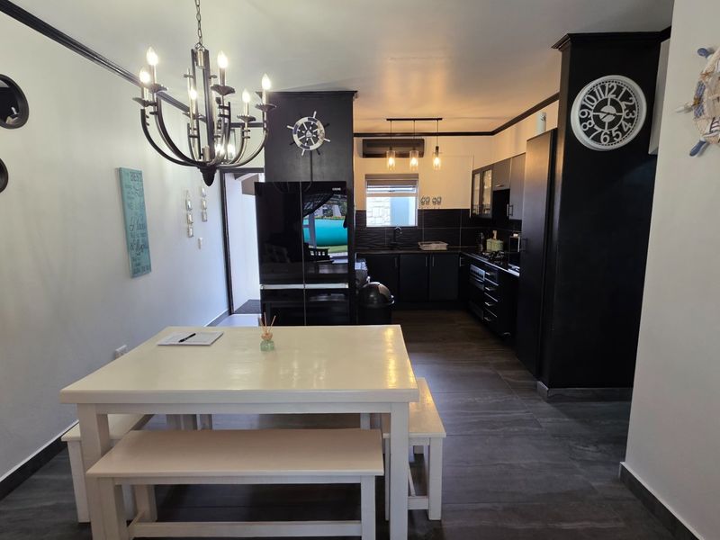 Beautifully Upgraded... Perfect Holiday Investment... Close to The Beach !!! - Photo 7