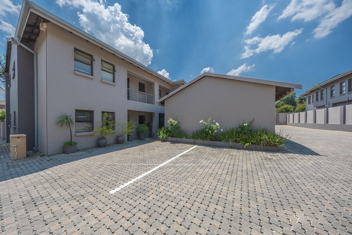 A refined Bedfordview address offering privacy and effortless modern living! - Photo 2