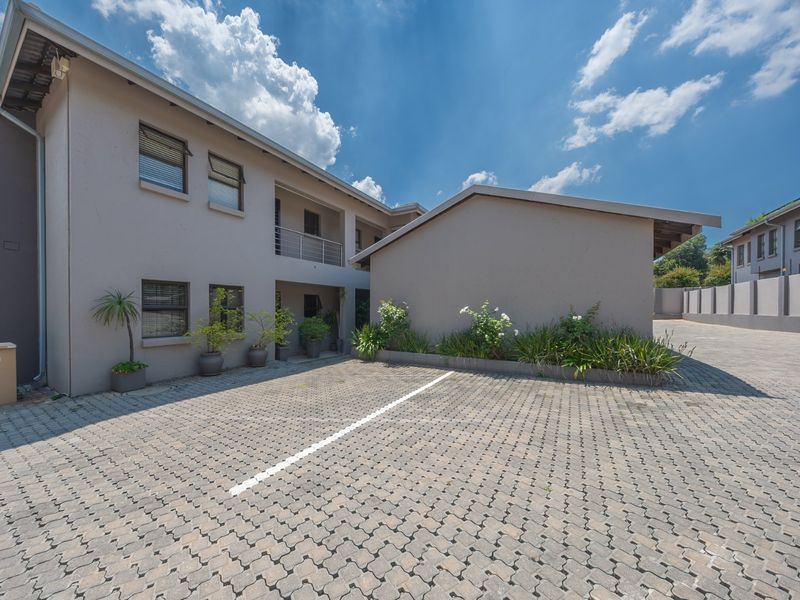 A refined Bedfordview address offering privacy and effortless modern living! - Photo 2