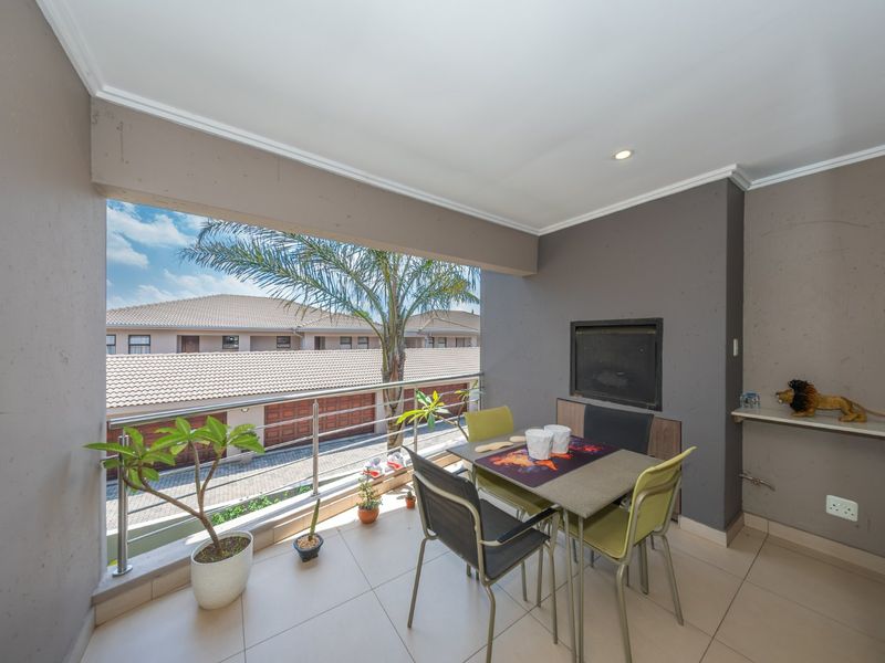 A refined Bedfordview address offering privacy and effortless modern living! - Photo 10