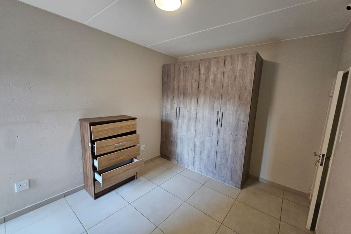 A 3-Bedroom and 2-Bathroom with Kitchen and Living room - Photo 5