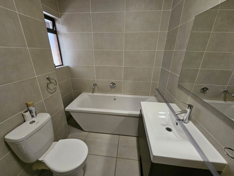 A 3-Bedroom and 2-Bathroom with Kitchen and Living room - Photo 9